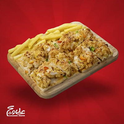 خمیر پیتزا سایز 21*10.5 ، فیله مرغ سوخاری ، سس مخصوص ، پنیر موزارلا ، فلفل دلمه ای و سیب زمینی سرخ کرده میدل کریسپی